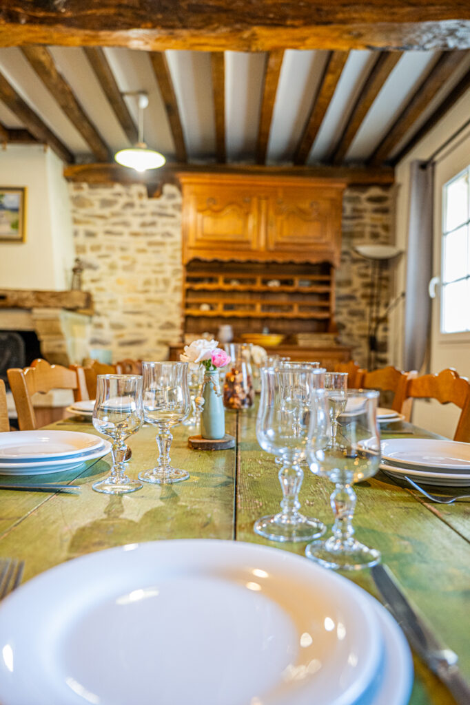 Gite de la cour repas en intérieur